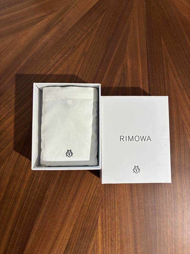 RIMOWA メタリックケースのトランプ