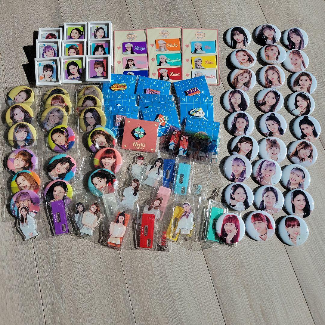 NiziU　K-POPアイドル 缶バッジとキーホルダーセット