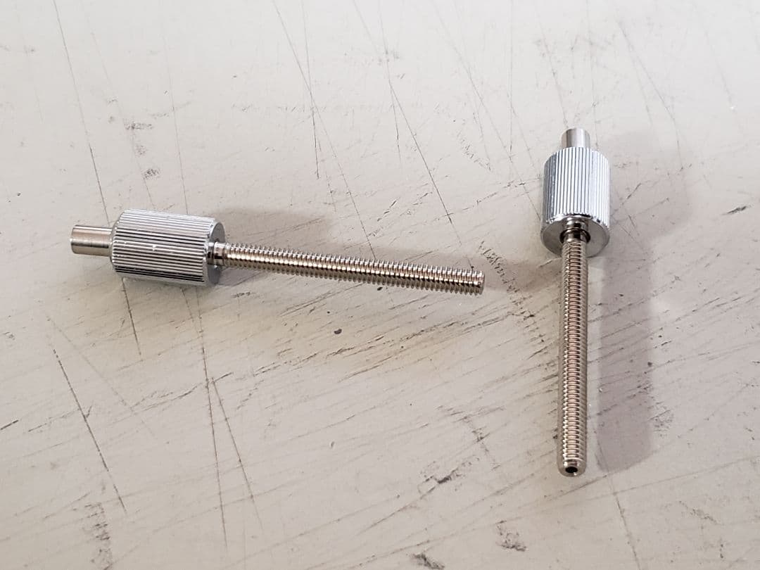 ボードアンカー取付け金具　Ｅー９