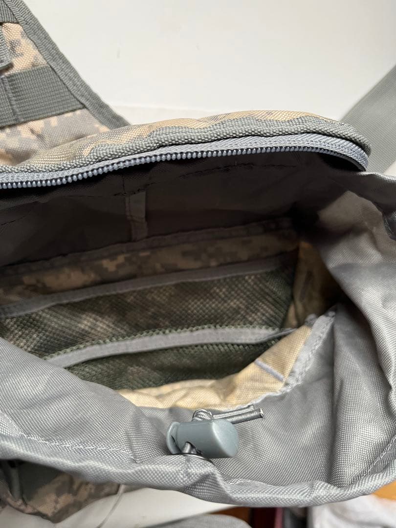 迷彩ショルダーバッグ