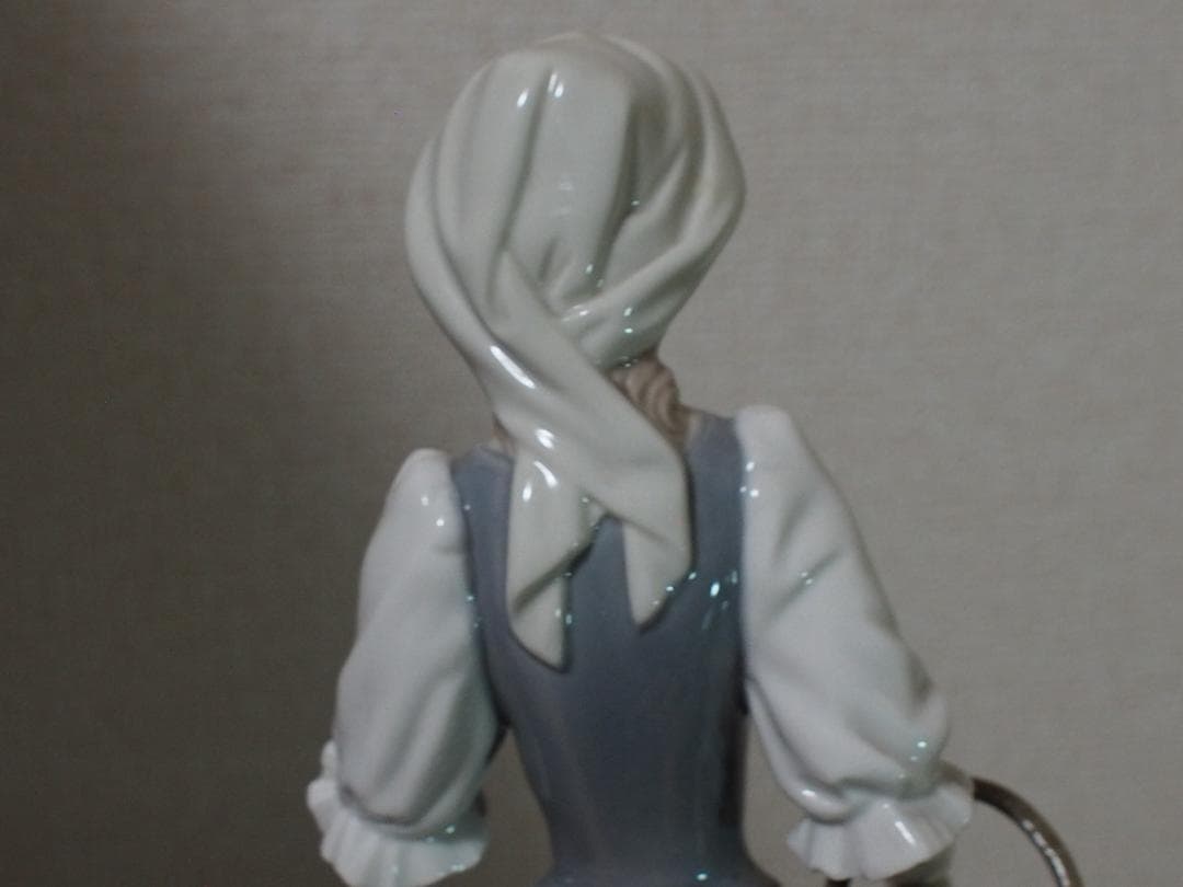 ★LLADRO　リヤドロ　花籠を持つ乙女　美品