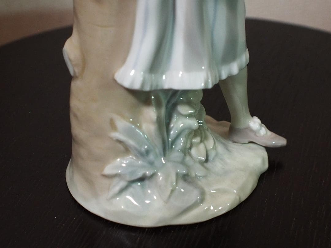 ★LLADRO　リヤドロ　花籠を持つ乙女　美品