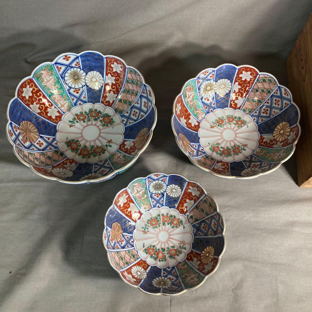 【古伊万里文】古伊万里の伝統　日本の名窯　古伊万里　染錦菊花文　三つ組菊形鉢