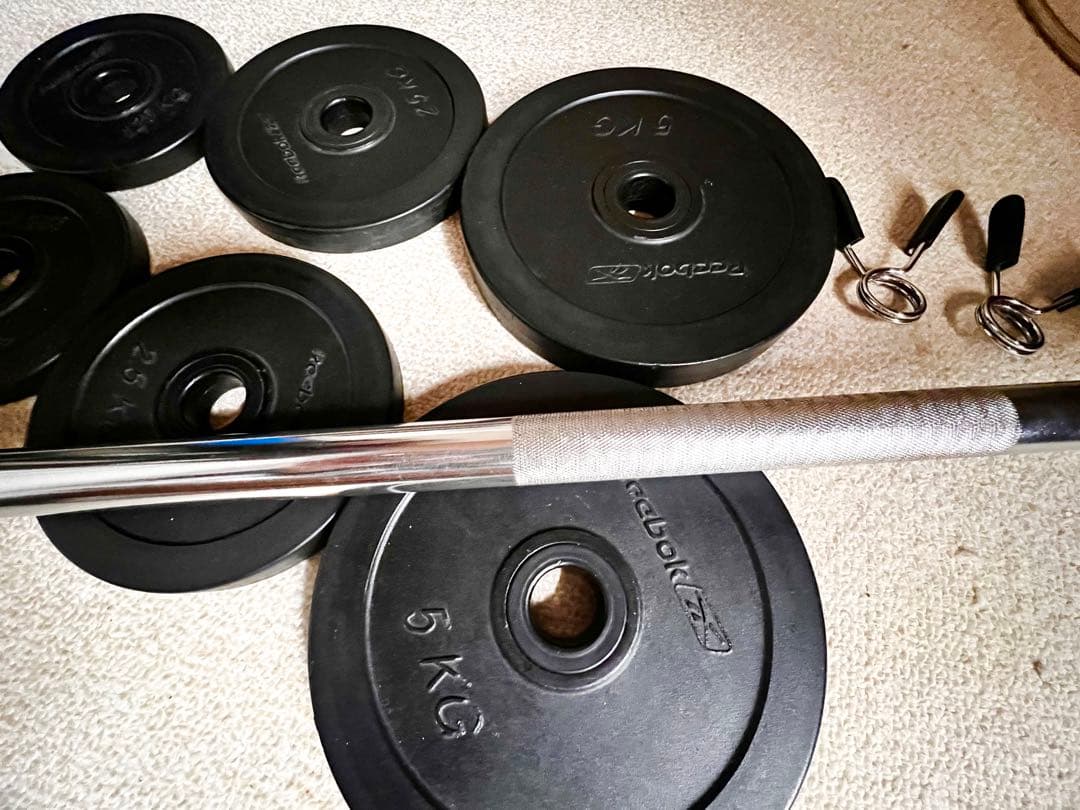 Reebok製 バーベルフルセット （筋トレ用）5k/2.5/1.25/バー1本