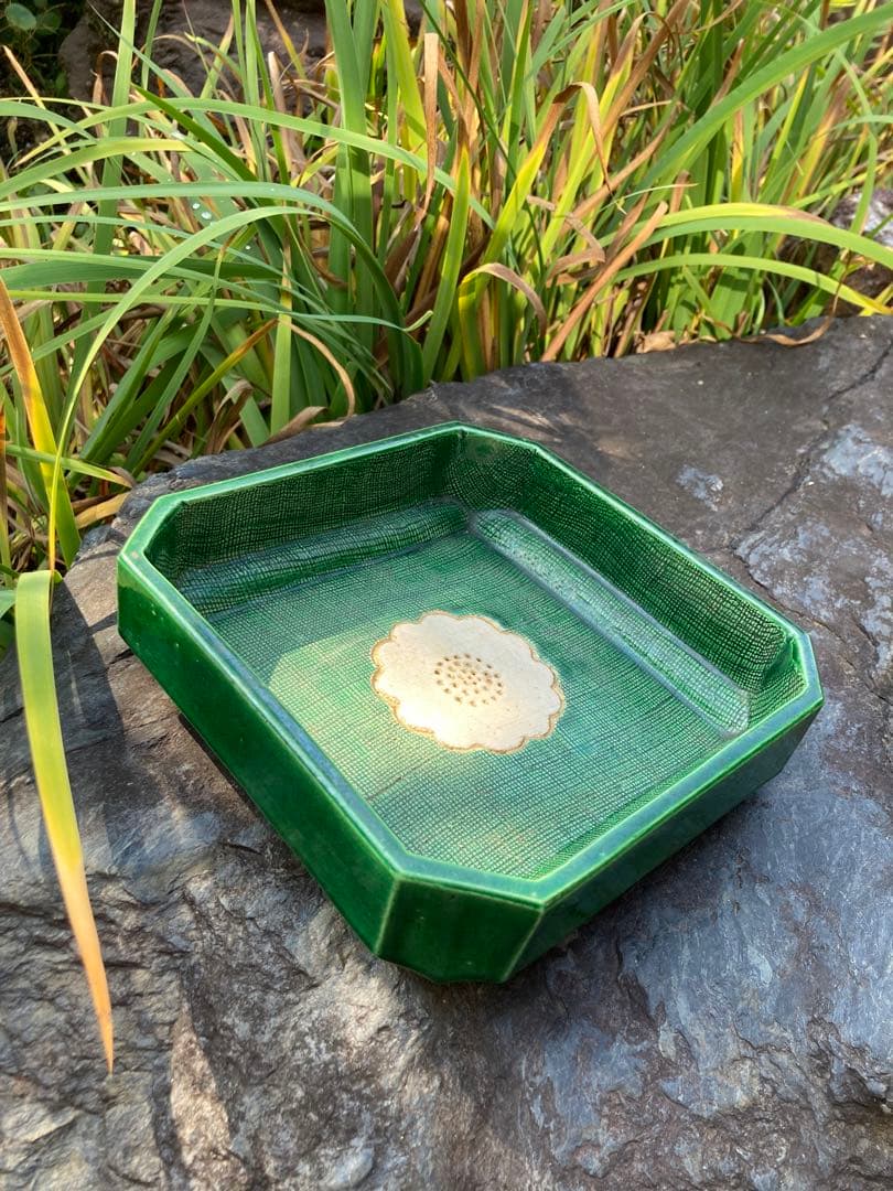 京都のヴィンテージ　お花の大皿　五条・京の陶器　萬寿堂　加賀美　緑色八角形陶器皿