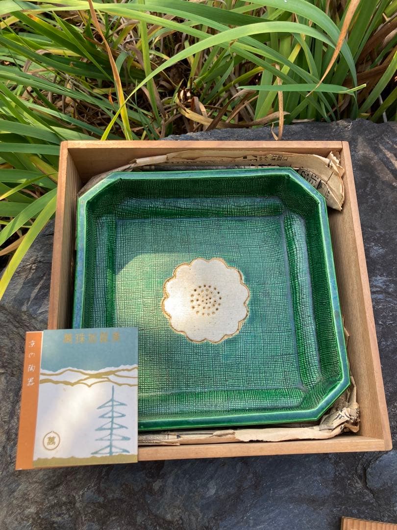 京都のヴィンテージ　お花の大皿　五条・京の陶器　萬寿堂　加賀美　緑色八角形陶器皿