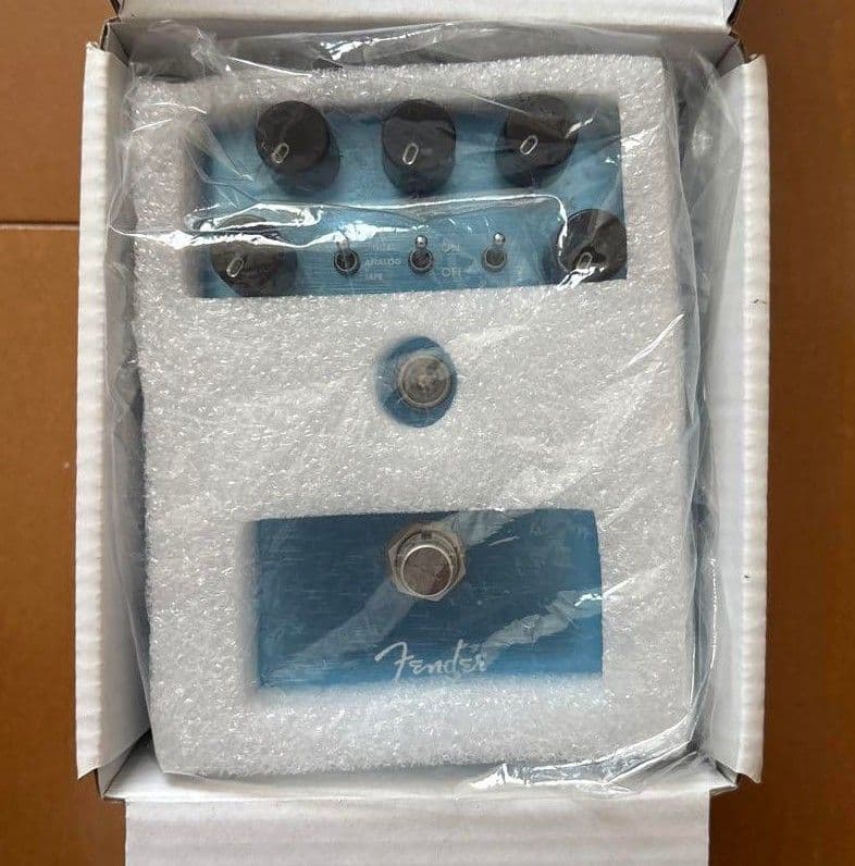 ギター Fender MIRROR IMAGE DELAY