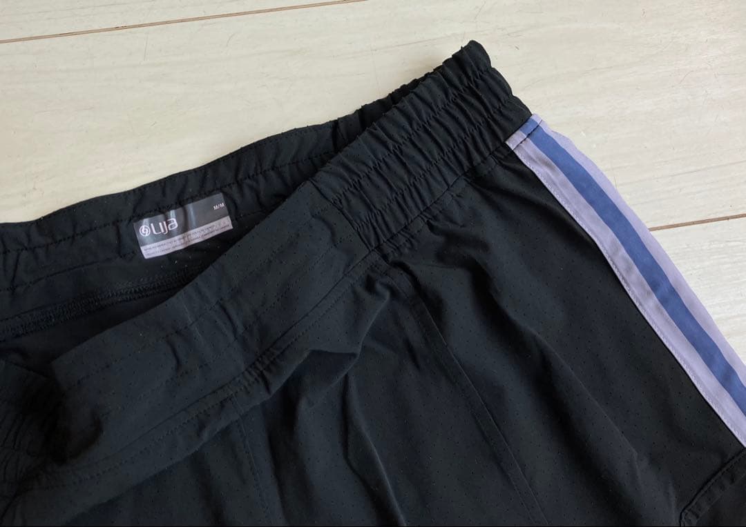 Lijaリージャ＊黒×パープルサイドラインのショートパンツ シルエットが綺麗