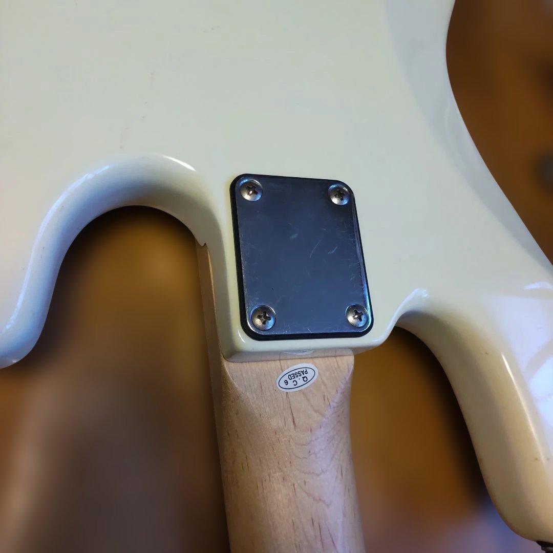 格安！左きき用 セルダーエレキベース、各種付属品付