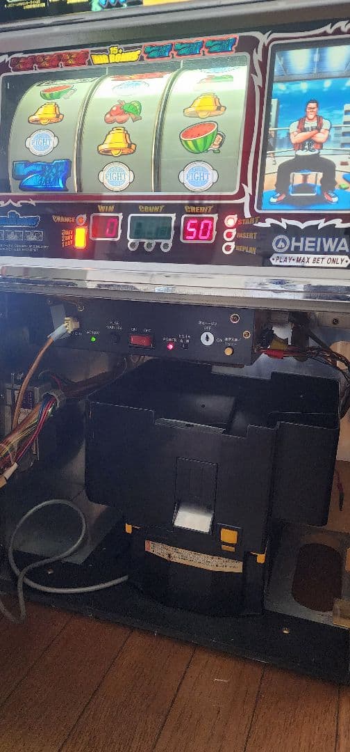 アントニオ猪木自身がパチスロ機 不要機付き