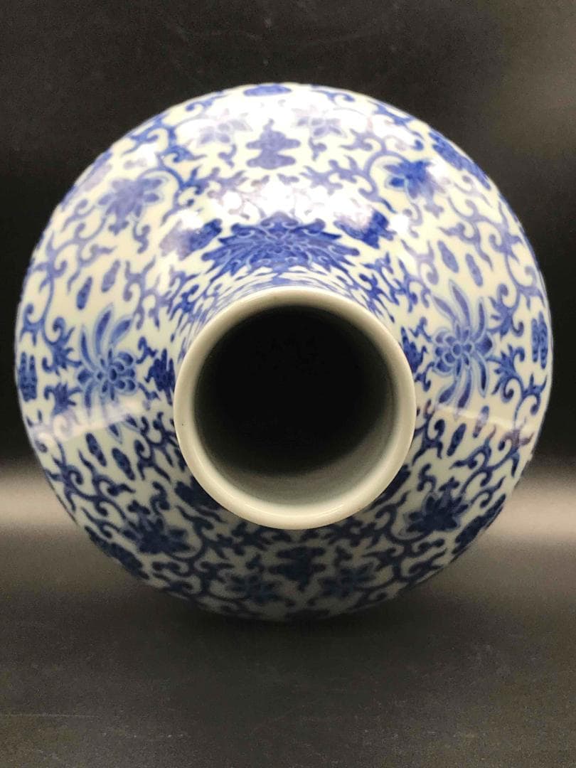 中国骨董　清乾隆時代　大清乾隆年製在銘　染付花芭蕉海水紋　唐草紋　花瓶(B-8)