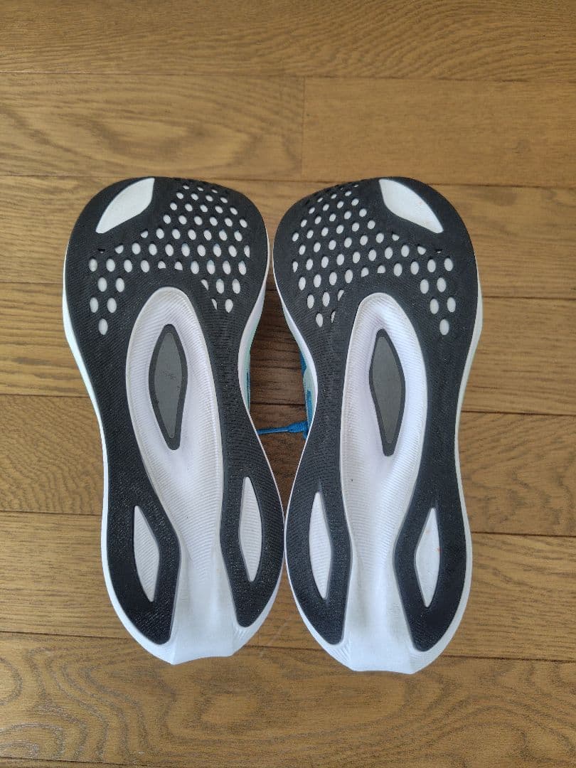 アシックス、マジックスピード4