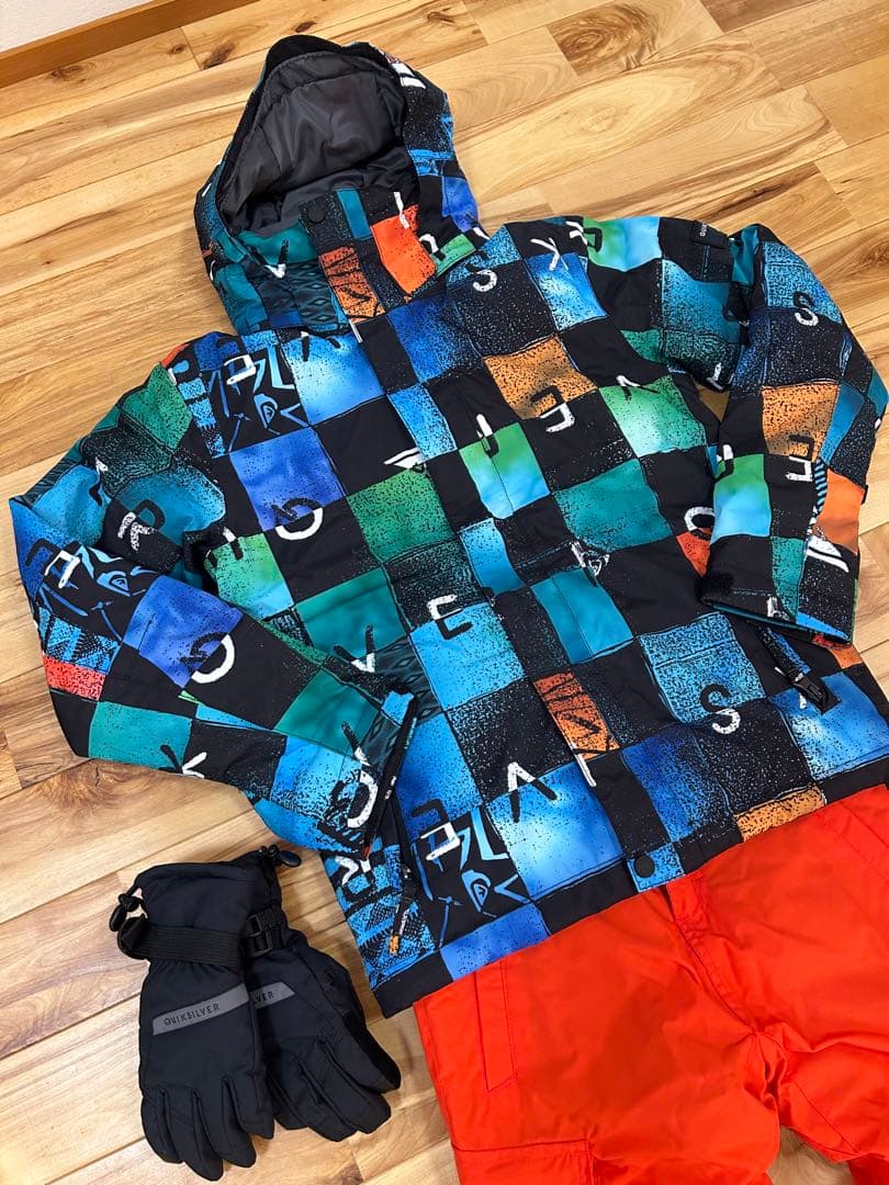 ⭐︎超美品 クイックシルバー スノーボード ジャケット パンツ グローブ ジュニア