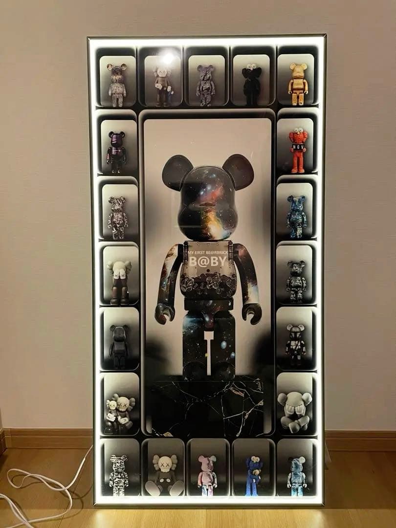 ベアブリック KAWS 絵 光る ポスター 写真 パネル