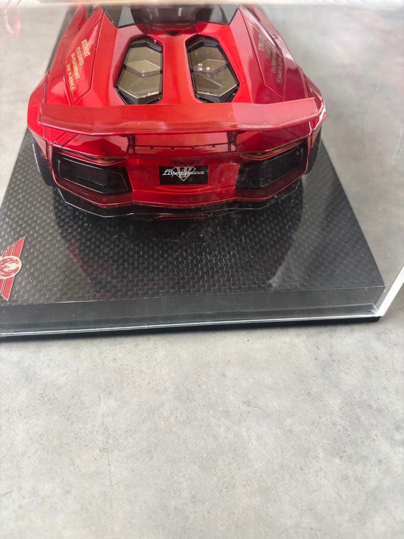 LB-Performance レッド 1/18スケールモデル　ランボルギーニ