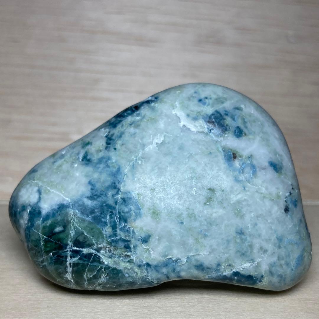 【専用】糸魚川翡翠　横川 青翡翠　青・緑・黒・白　翡翠輝石　原石　117.7ｇ
