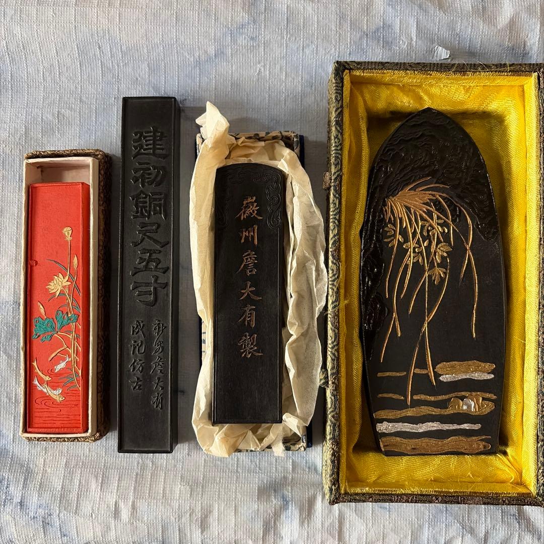 墨　唐墨　文房四宝　中国　朱墨　魚戯蓮　書画　書道　硯