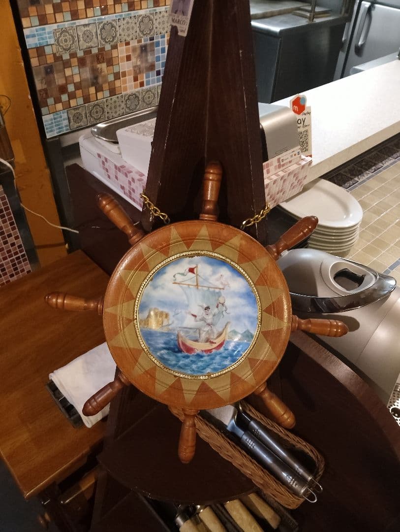 荒川リリーさん作　プルチネッラ　木製ハンドル付き絵皿　デシモーネ　ヴィエトリ