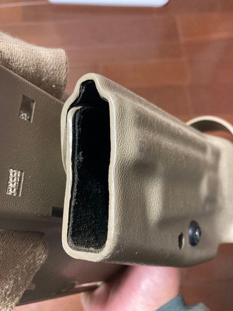 Safariland タンカラー ホルスター（左利き用）