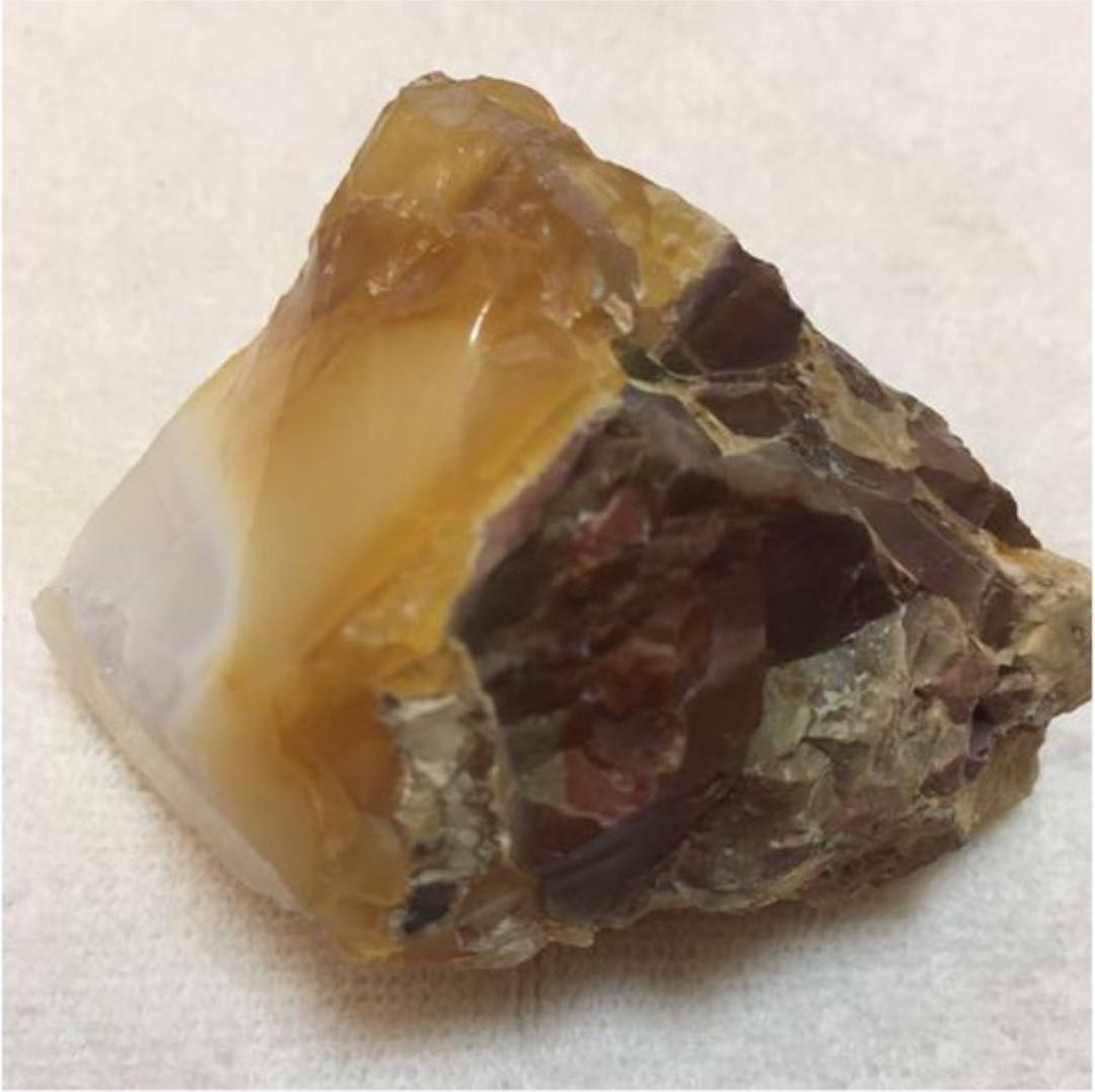 オパール　原石　ホワイト〜　遊白色　キューピッドストーン