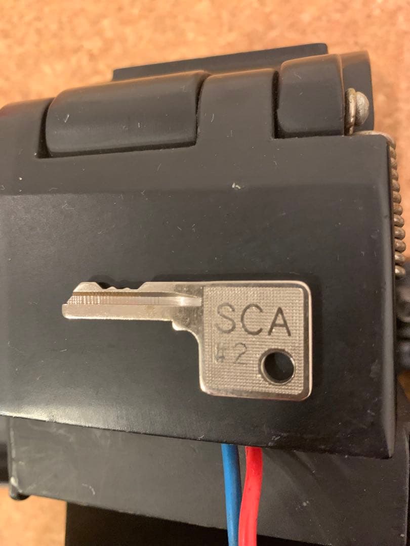 米国警察実物 Santa Cruz 車両用電動ガンラック　鍵付 払い下げ