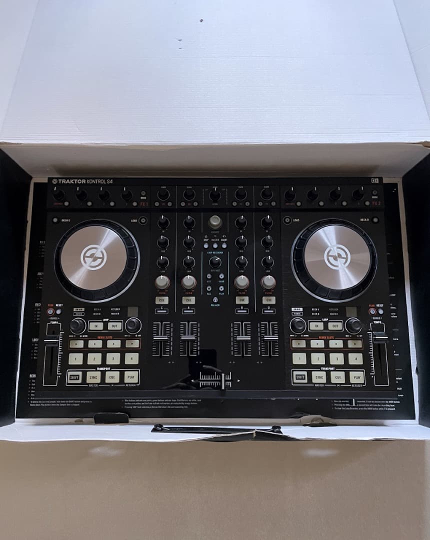 TRAKTOR KONTROL S4 MK2 4チャンネル ほぼ未使用 オマケ付