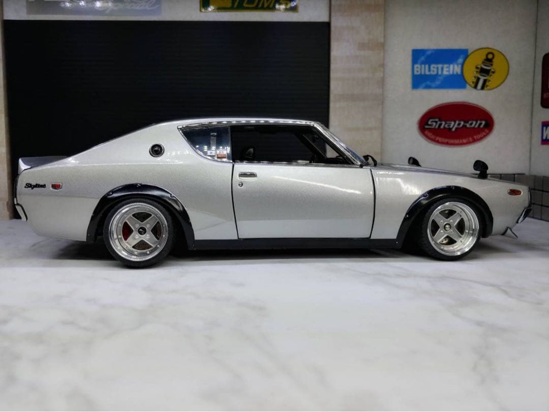 スカイライン　GT-R 京商　1/18 シルバー