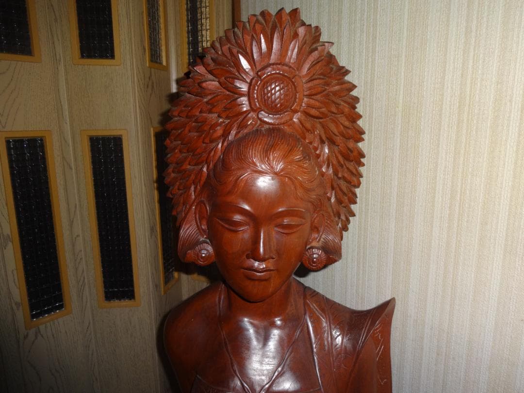 インドネシア　バリ島　木彫り人形（特大） ＊背中の写真、要確認