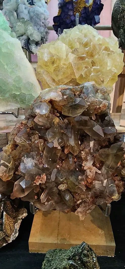 多彩な鉱物結晶コレクション