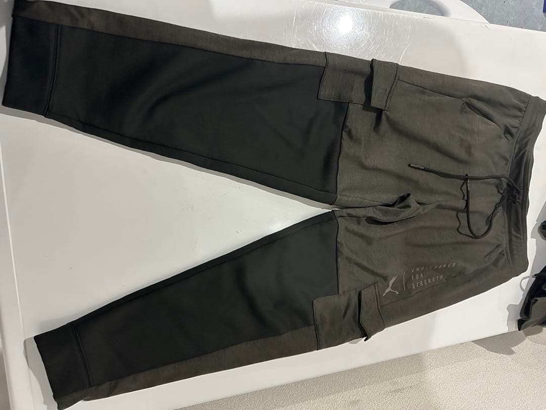 PUMA フード付きジャージ上下セット ブラック/グレー