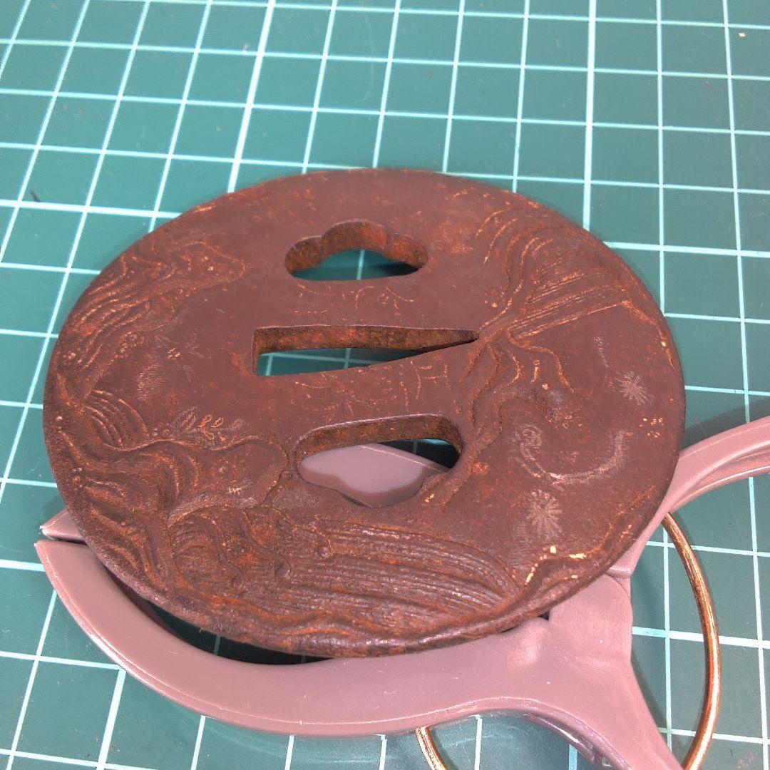 小物１ 波と風の模様の金属製鍔