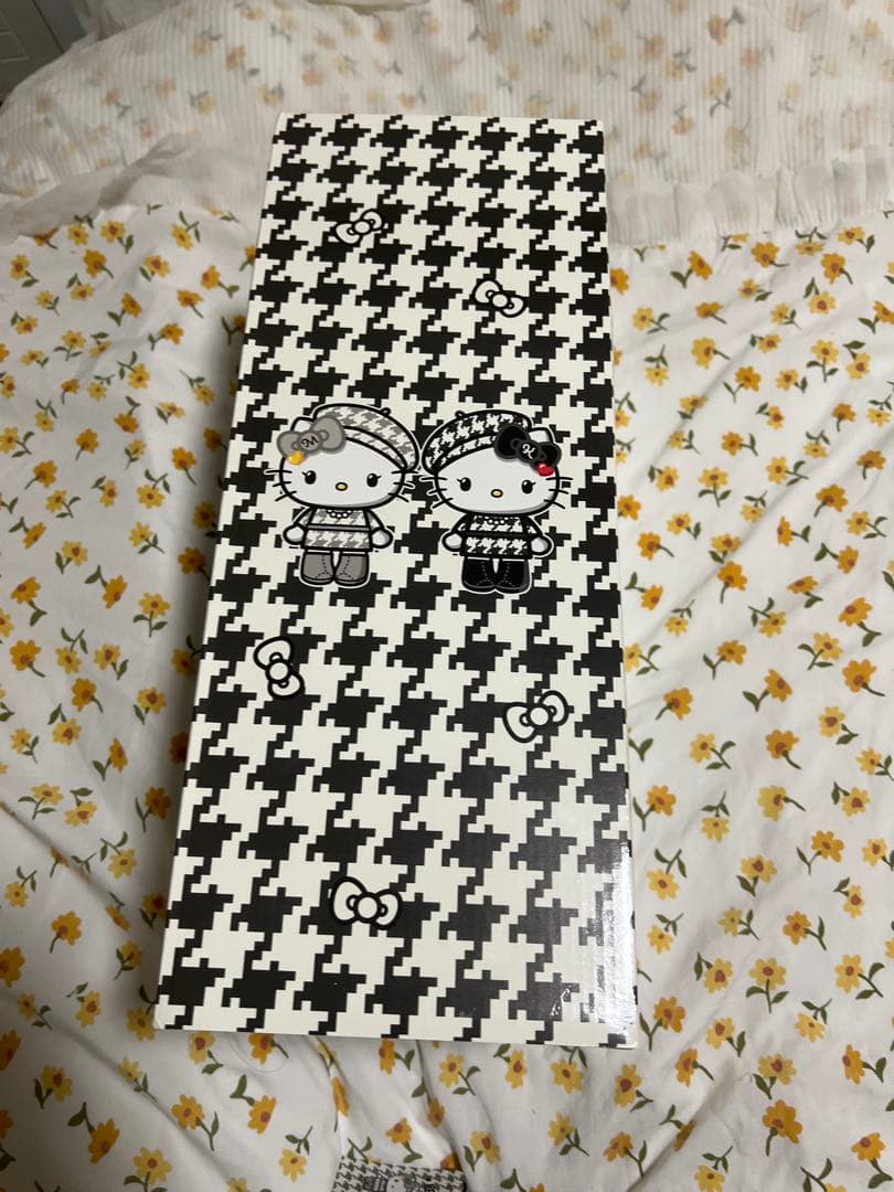ハローキティ　バースデードール（モノクロガーリーふたごコーデ）