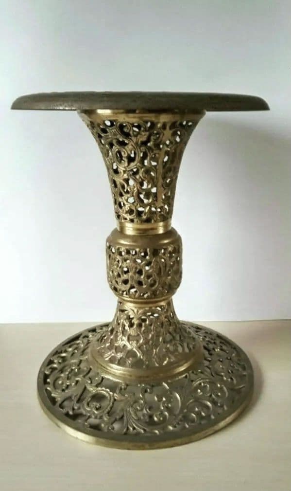 ヴィンテージ装飾の真鍮製　透かし彫り　サイドテーブル　プラントスタンド