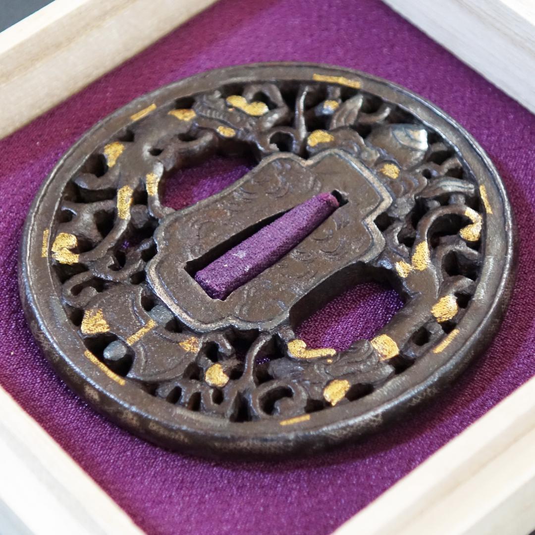 【宝珠双龍唐草透鐔 無銘 南蛮】(鑑定書有) 鍔 鐔 刀装具 武具 骨董