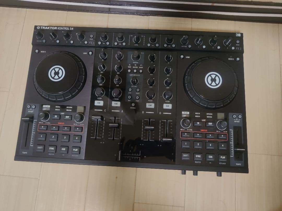 Traktor Kontrol S4 コントローラー