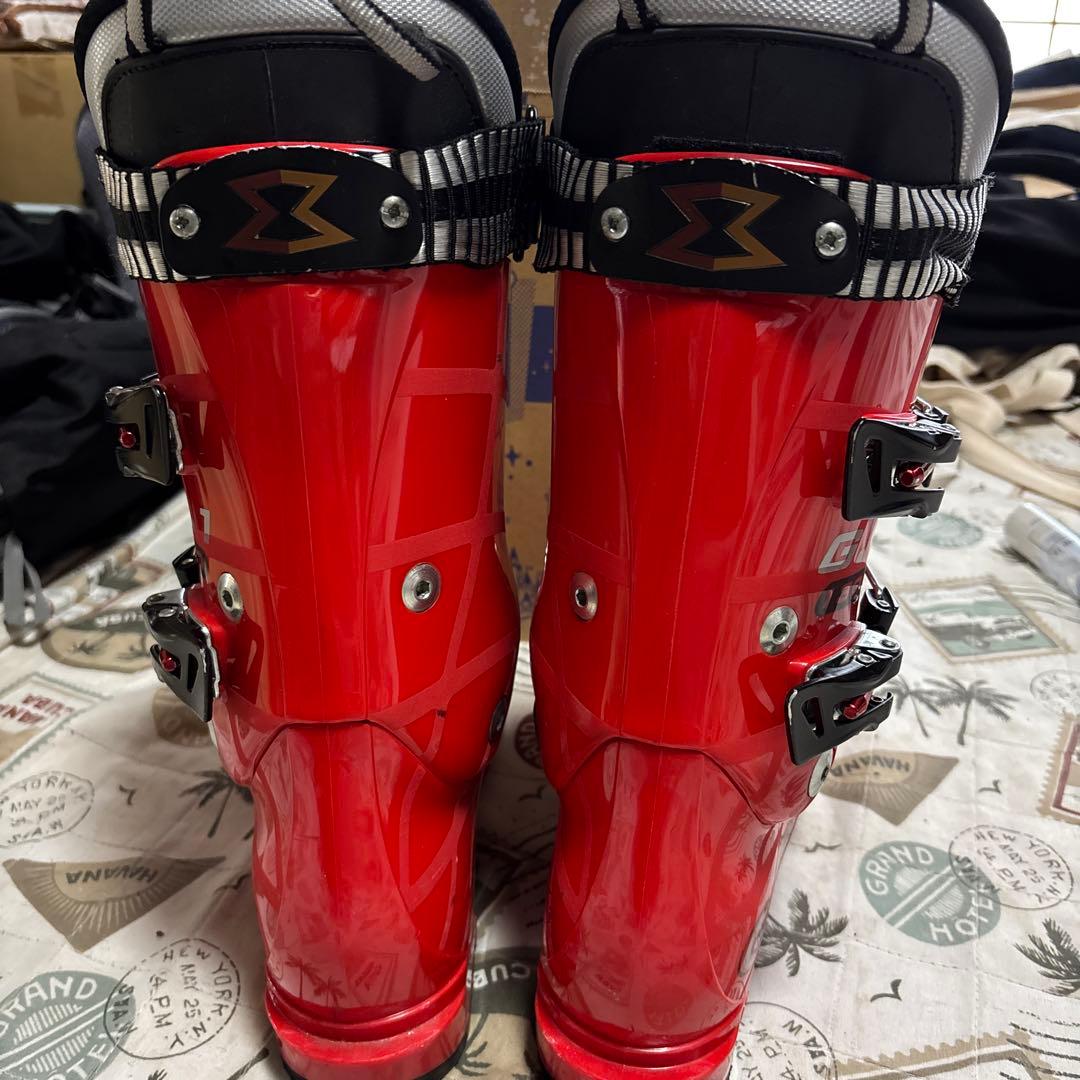 スキーブーツ　ガルモント