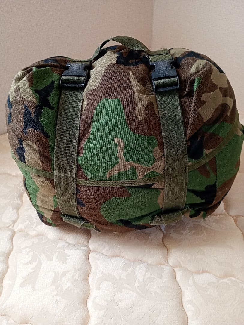 「米軍放出品」寝袋　Intermediate cold
