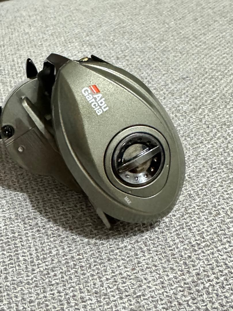 美品 大人気‼︎ AbuGarciaレボ LT REVO LT右 アブガルシア