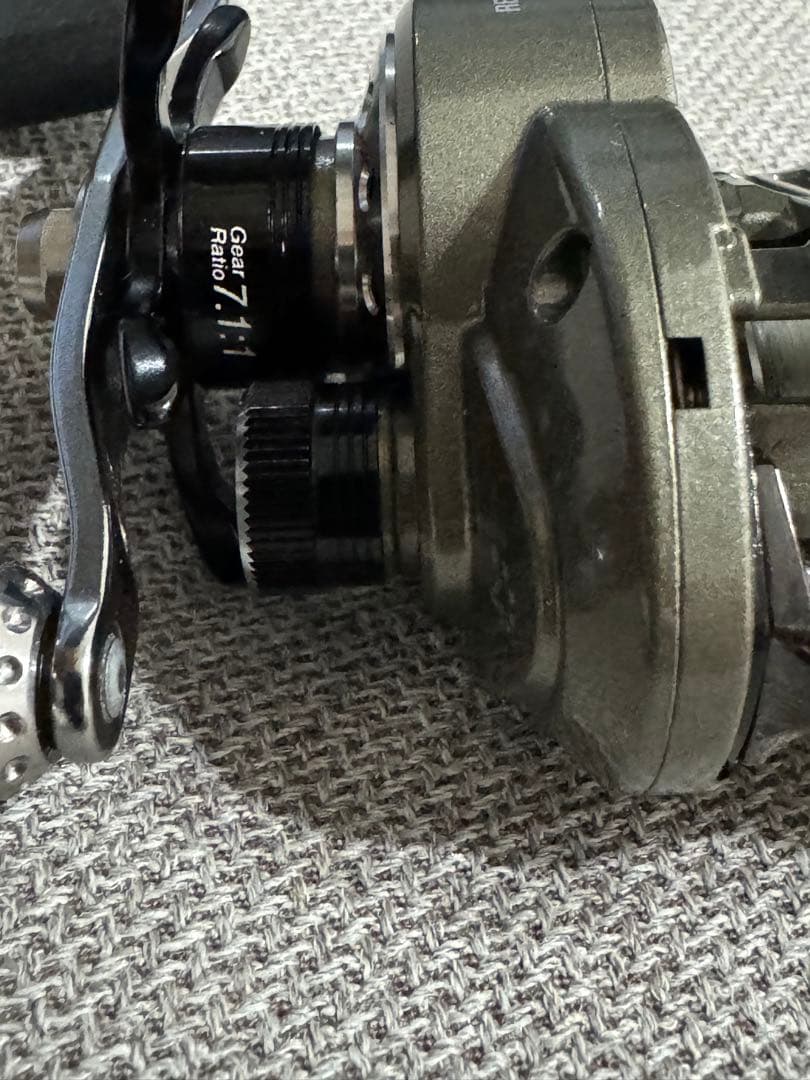 美品 大人気‼︎ AbuGarciaレボ LT REVO LT右 アブガルシア