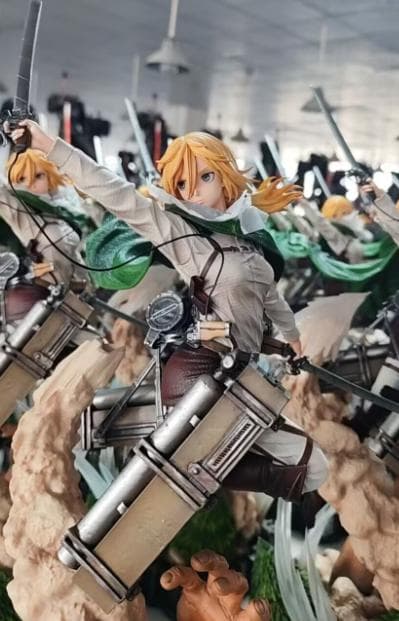 進撃の巨人　ヒストリア　ガレージキット　フィギュア