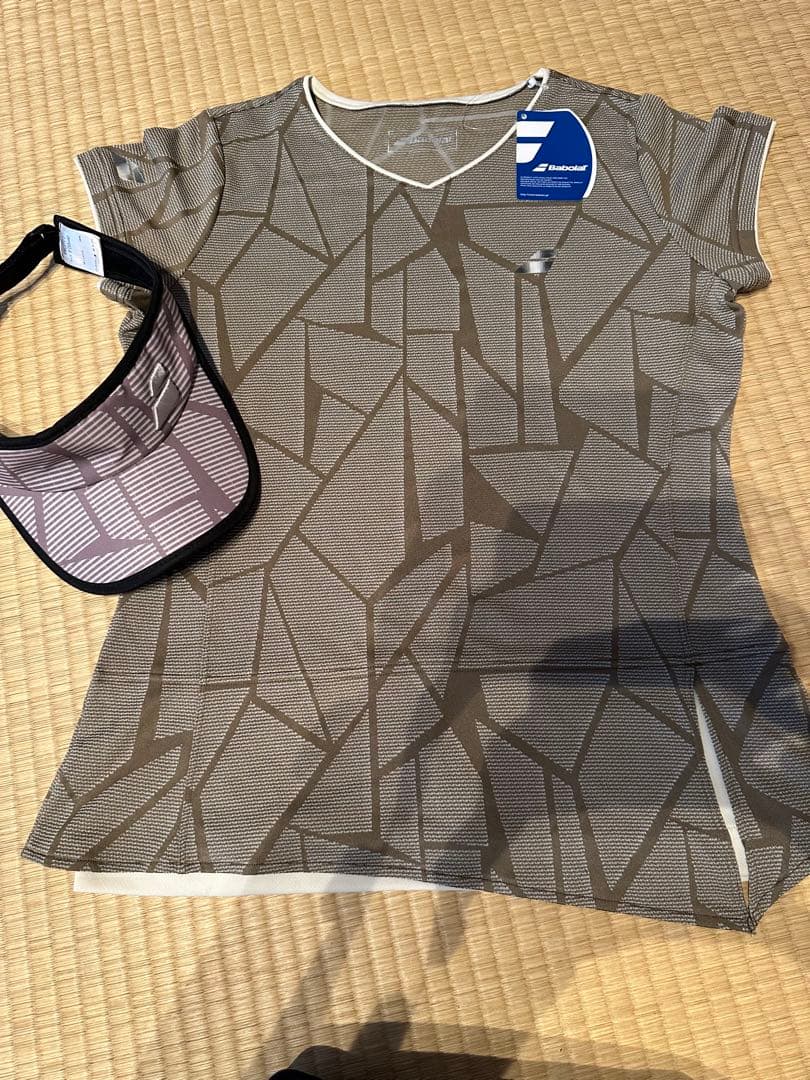バボラレディーステニスウェア 新品タグ付きシャツ&サンバイザー未使用品