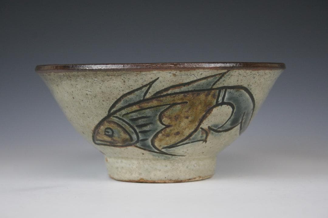 壺屋焼 人間国宝 金城次郎 作　魚文五寸マカイ（重ね焼）