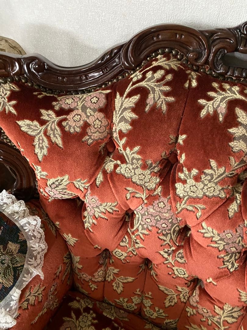 金華山　イタリア　クラシック赤色ベルベットアームソファ