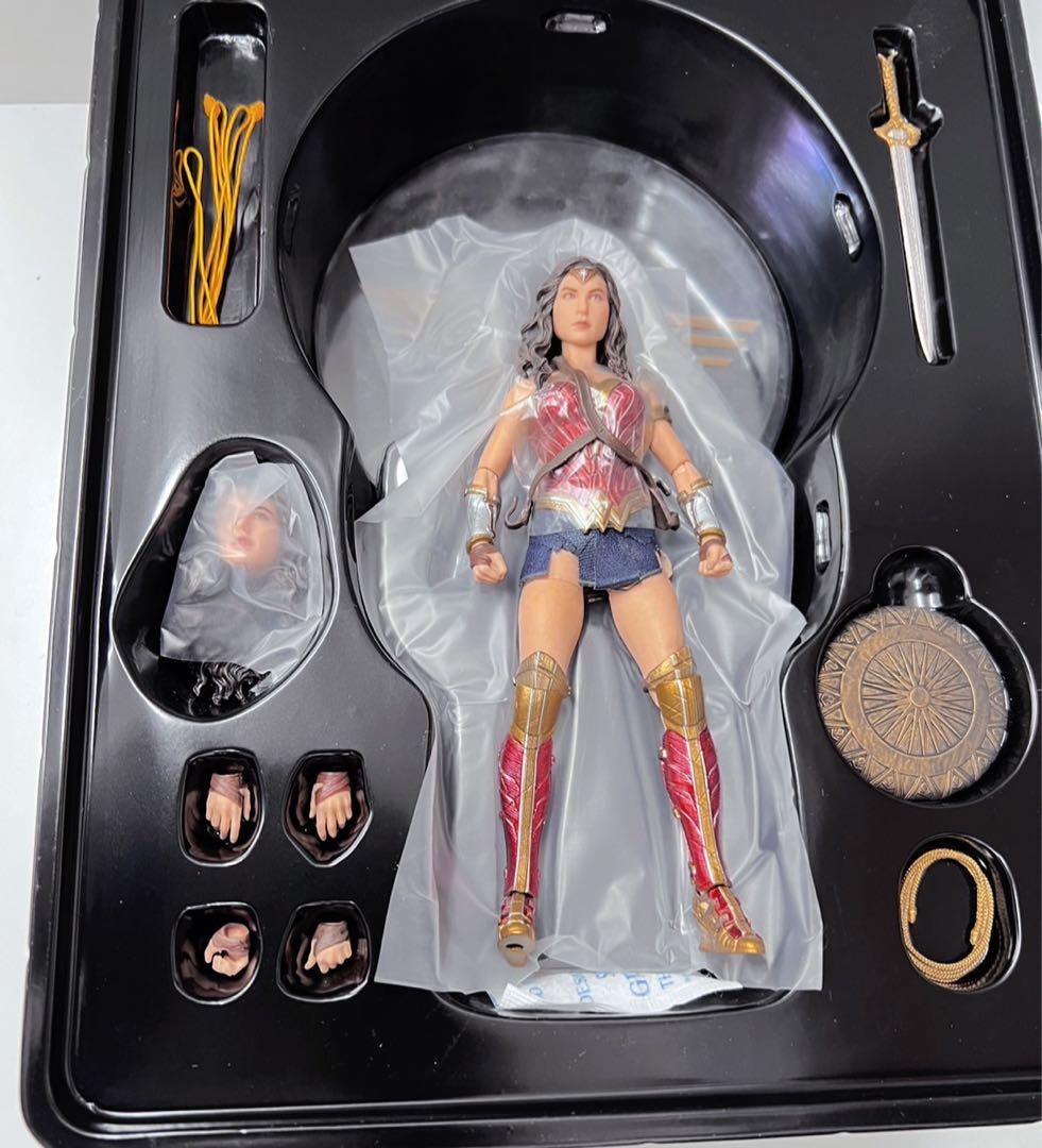 メズコ　Mezco ONE:12 Wonder woman ワンダーウーマン