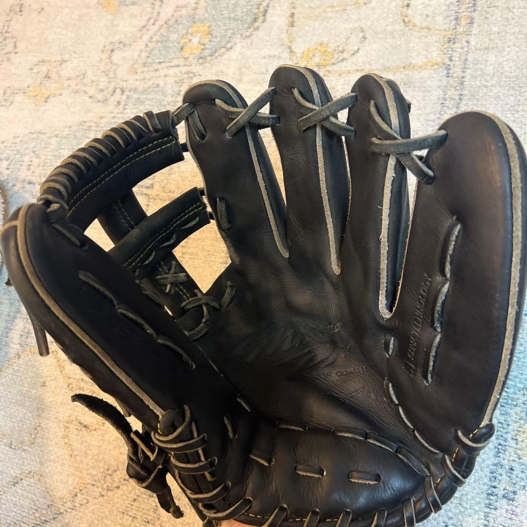 ミズノ 軟式グローブ 黒 ゴールド刺繍
