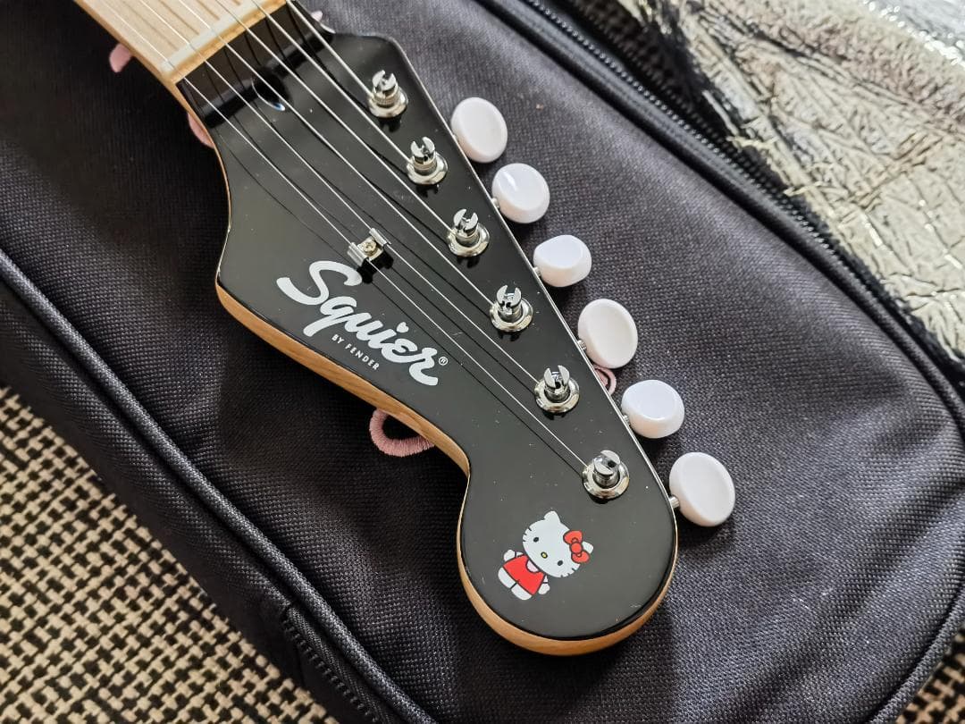 新品Fender Hello Kitty Black Stratocaster
