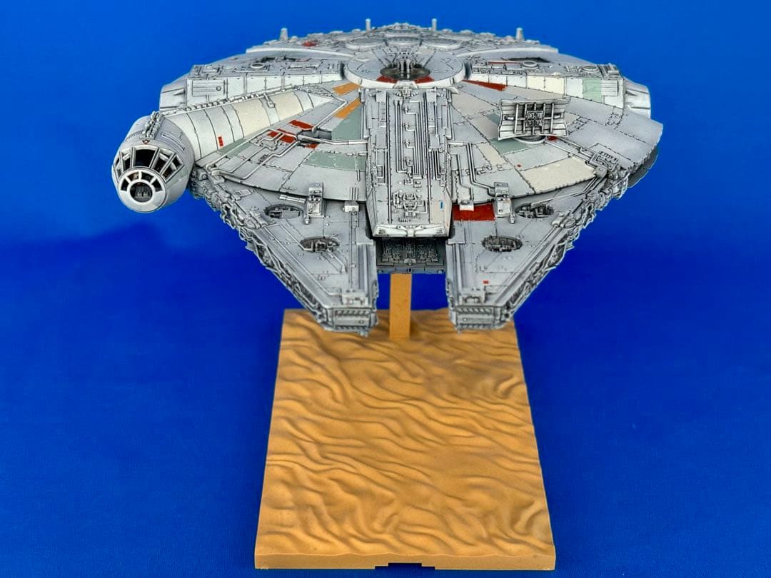 バンダイ スターウォーズ1/144 ミレニアム・ファルコン フォースの覚醒完成品