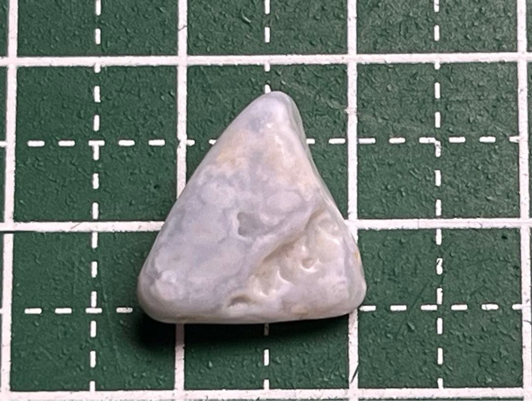 福井県産　天然ブルーカルセドニー　青めのう　国産鉱物　標本　原石