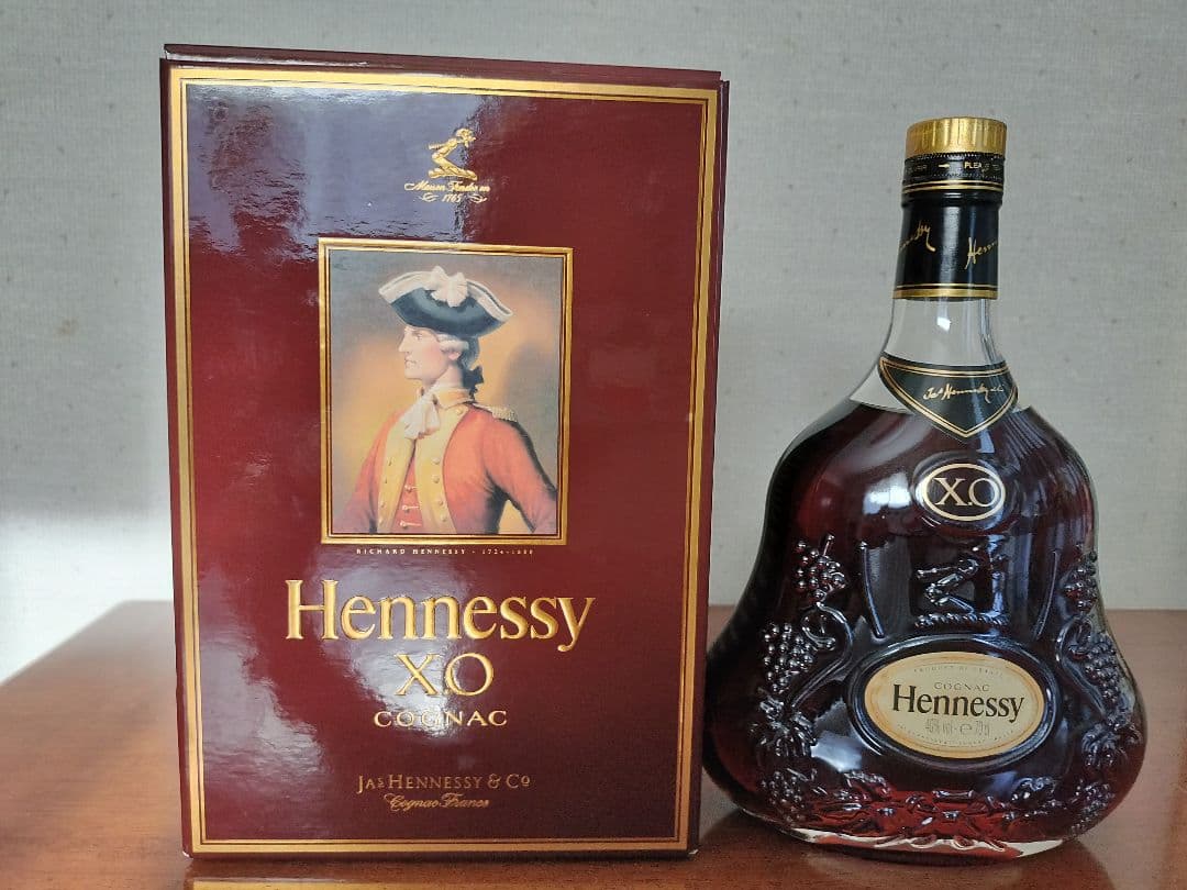 ヘネシー XO 金キャップ クリアボトル 700ml 箱付き