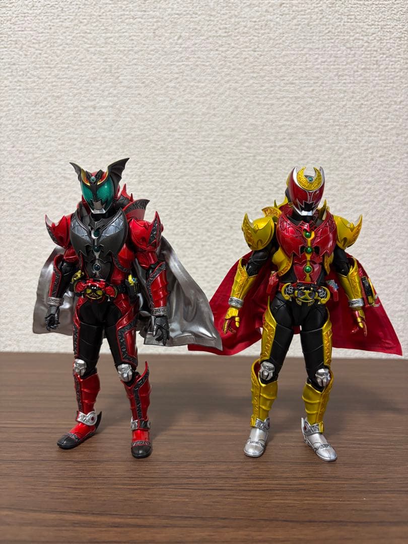 【最安値】真骨彫製法 仮面ライダーキバエンペラーフォーム＆仮面ライダーダークキバ